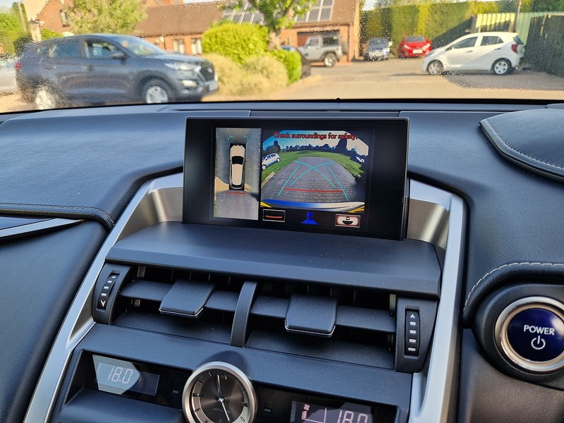 Lexus NX 300h Premier - U11519