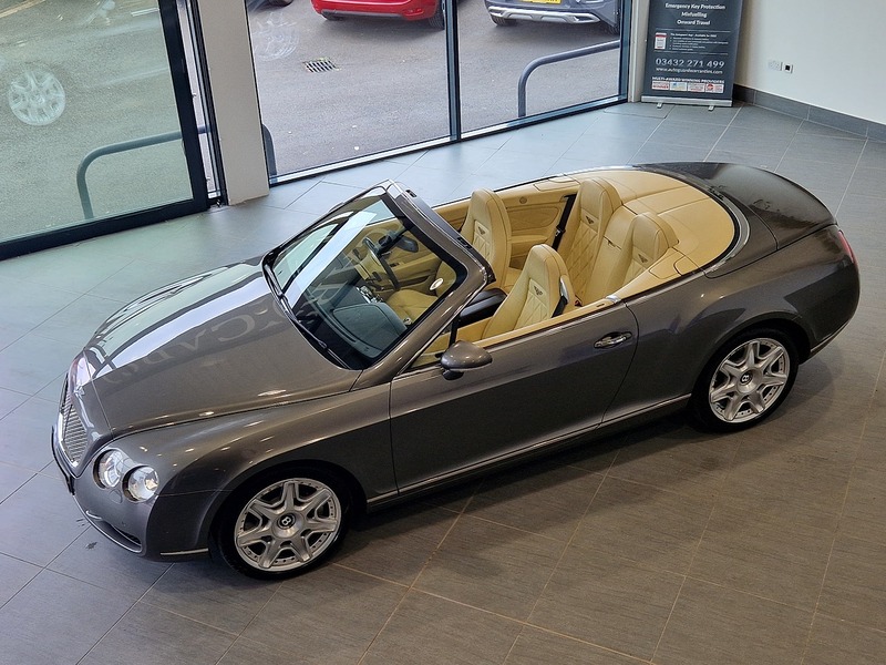 Bentley Continental W12 GTC - U11535