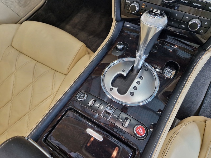 Bentley Continental W12 GTC - U11535