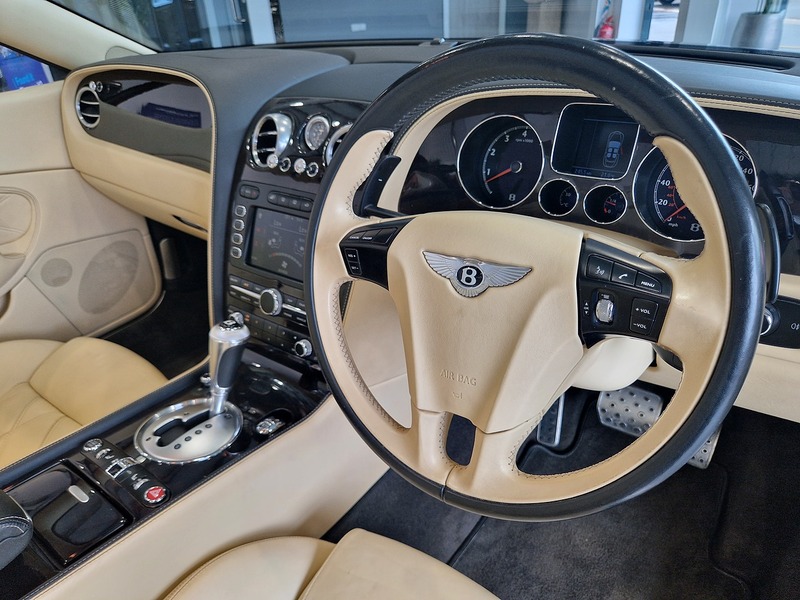 Bentley Continental W12 GTC - U11535