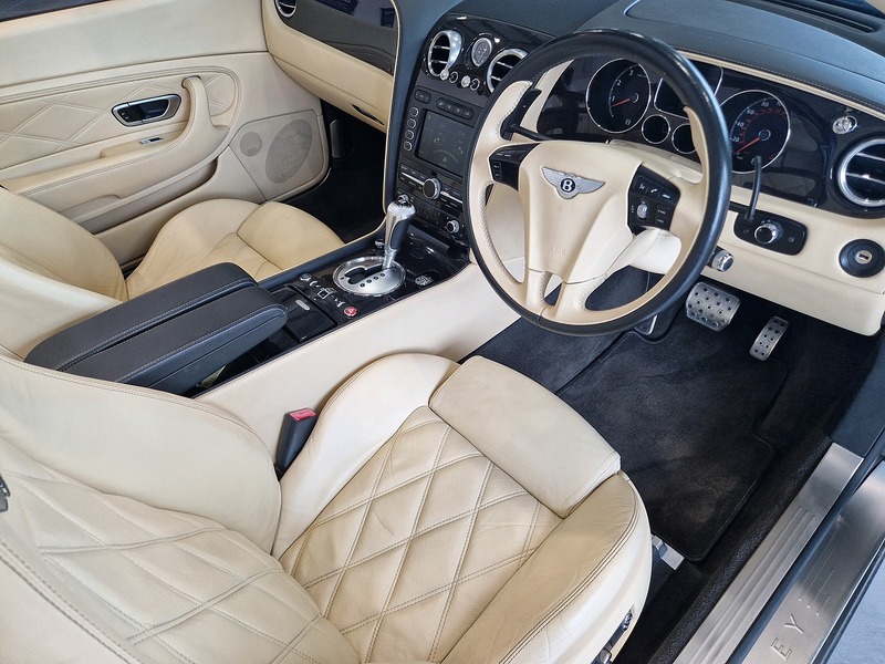 Bentley Continental W12 GTC - U11535