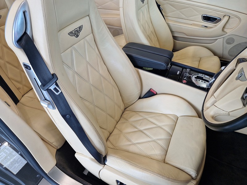 Bentley Continental W12 GTC - U11535