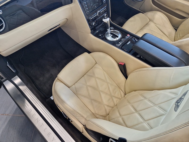 Bentley Continental W12 GTC - U11535