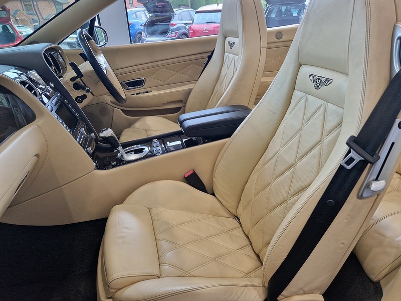 Bentley Continental W12 GTC - U11535