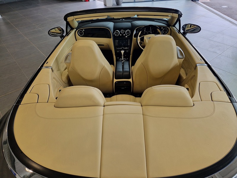 Bentley Continental W12 GTC - U11535