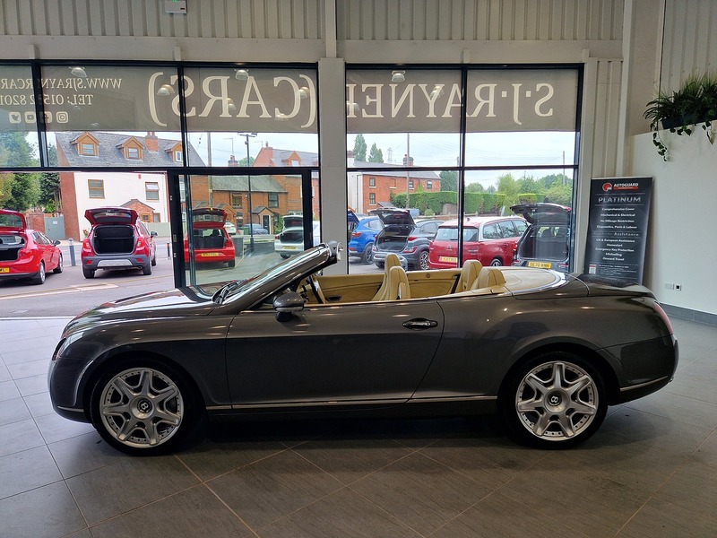 Bentley Continental W12 GTC - U11535