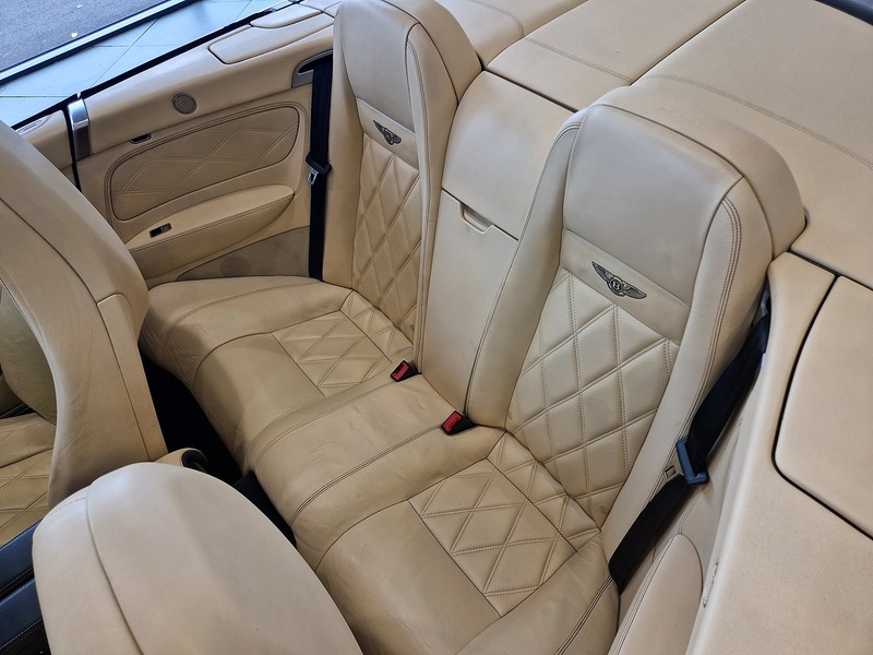 Bentley Continental W12 GTC - U11535