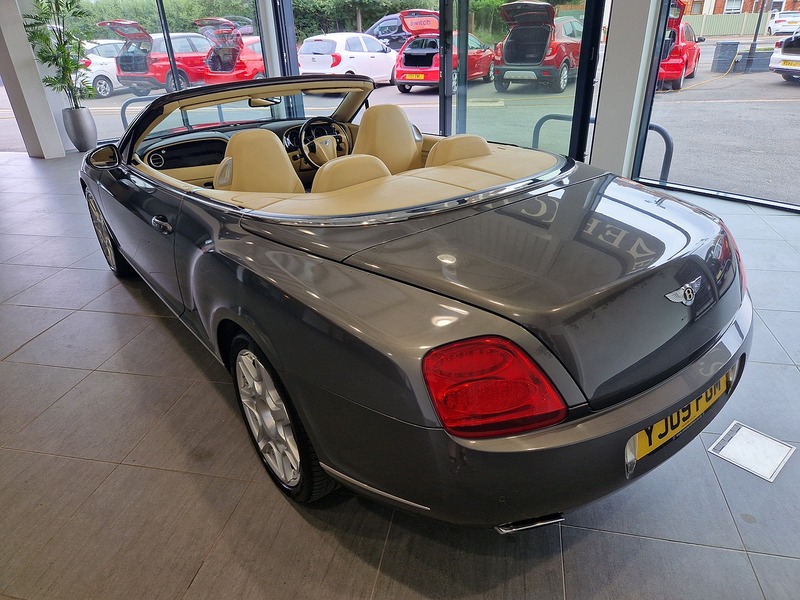 Bentley Continental W12 GTC - U11535