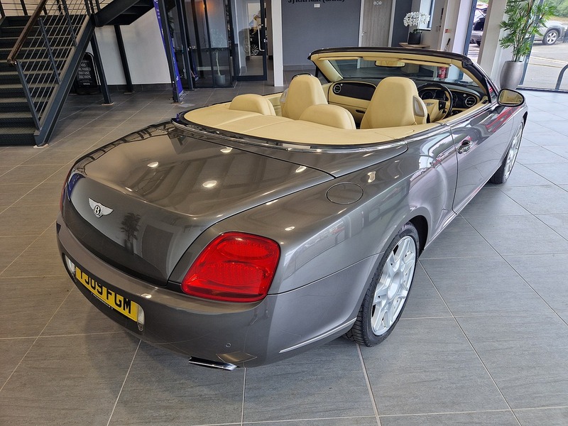 Bentley Continental W12 GTC - U11535