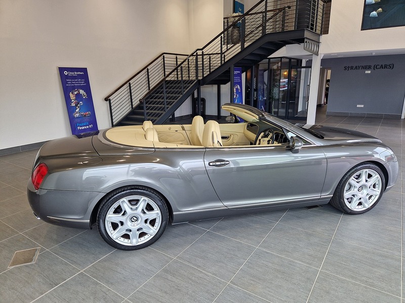 Bentley Continental W12 GTC - U11535