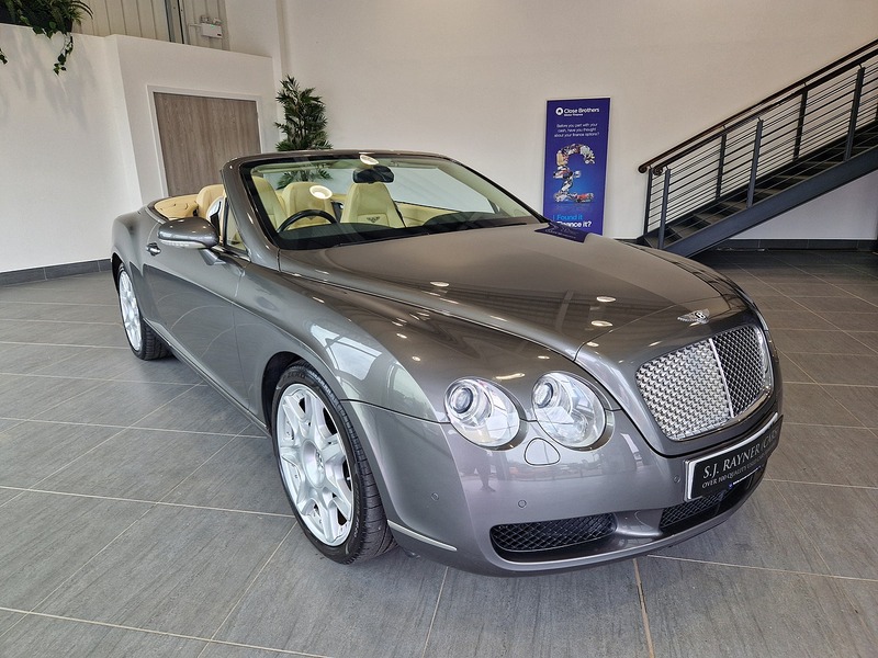 Bentley Continental W12 GTC - U11535