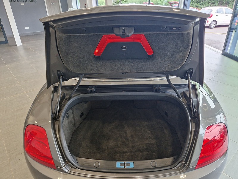 Bentley Continental W12 GTC - U11535