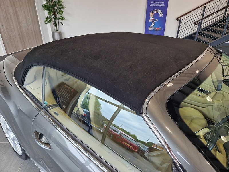 Bentley Continental W12 GTC - U11535