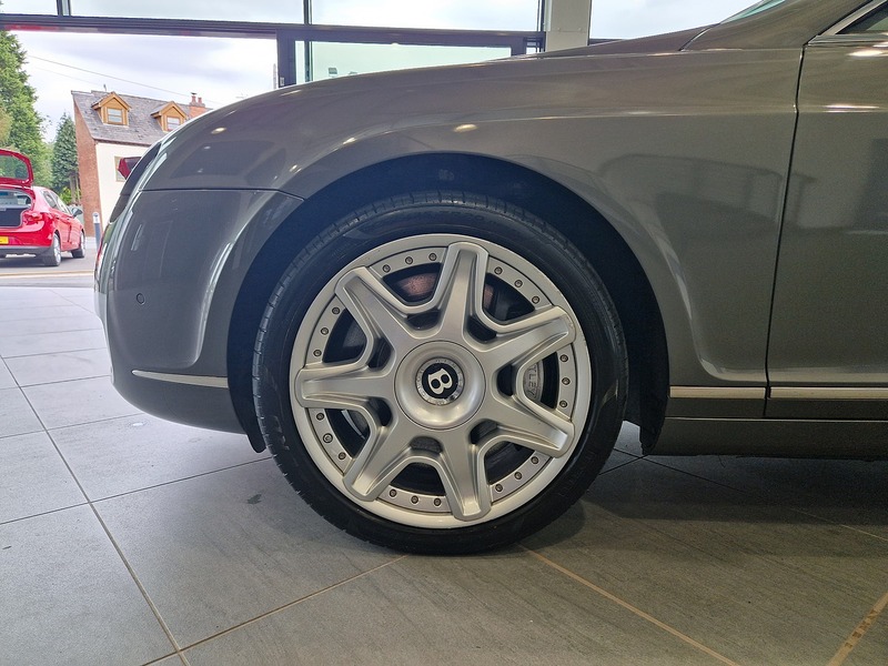 Bentley Continental W12 GTC - U11535