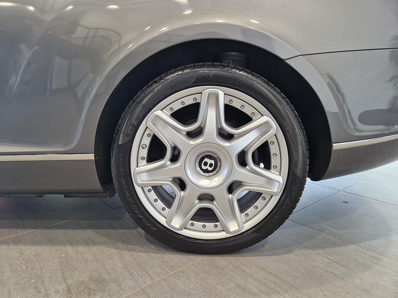 Bentley Continental W12 GTC - U11535