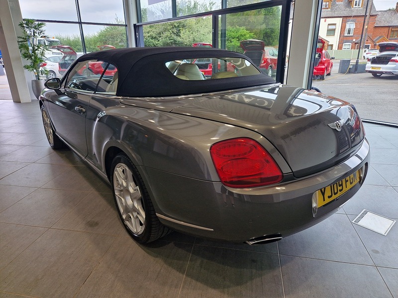 Bentley Continental W12 GTC - U11535