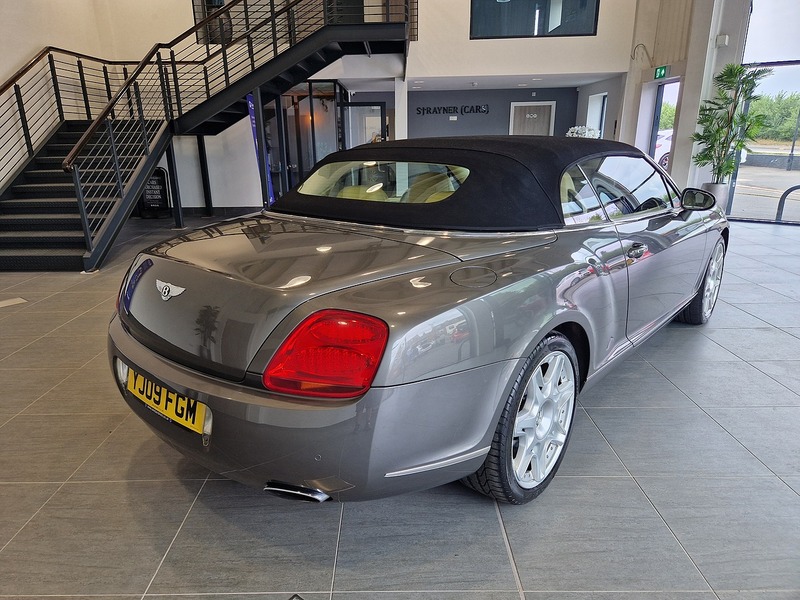 Bentley Continental W12 GTC - U11535
