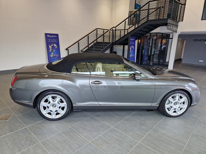 Bentley Continental W12 GTC - U11535