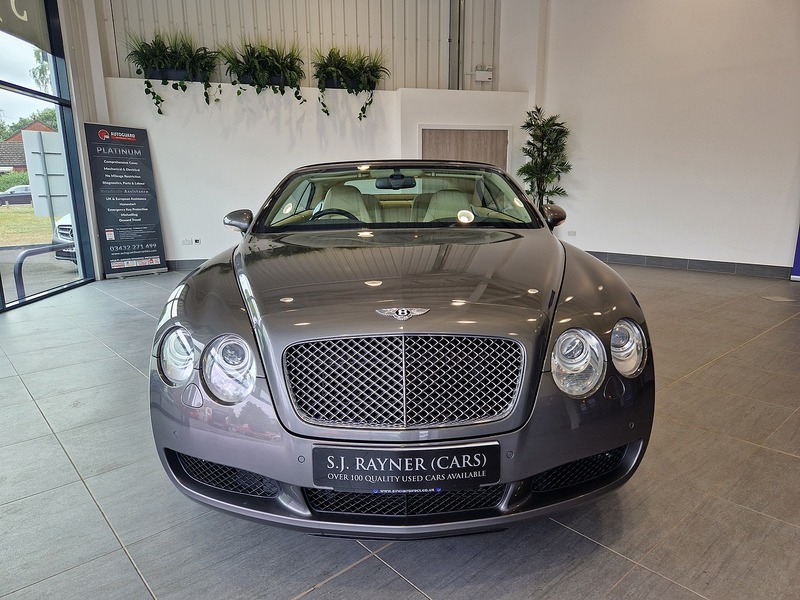 Bentley Continental W12 GTC - U11535