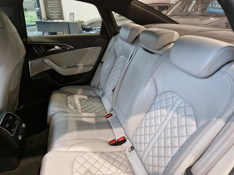 Audi S6 Saloon TFSI V8 Black Edition - U11536