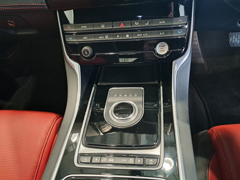 Jaguar XE i R-Sport - U11547