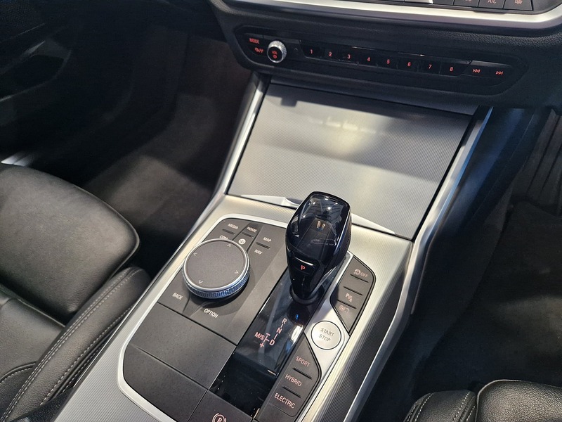 BMW 3 Series 330e Sport Pro - U11554