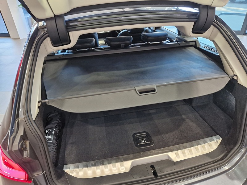 BMW 3 Series 330e Sport Pro - U11554