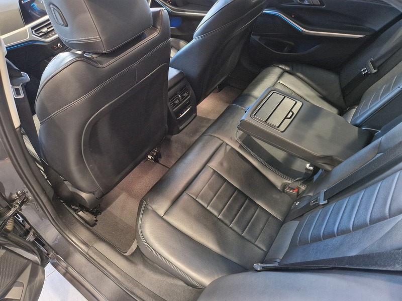 BMW 3 Series 330e Sport Pro - U11554