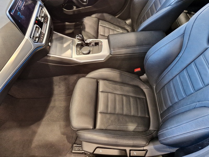 BMW 3 Series 330e Sport Pro - U11554