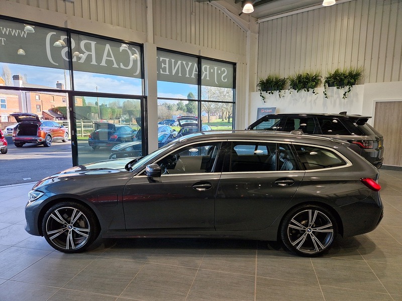 BMW 3 Series 330e Sport Pro - U11554
