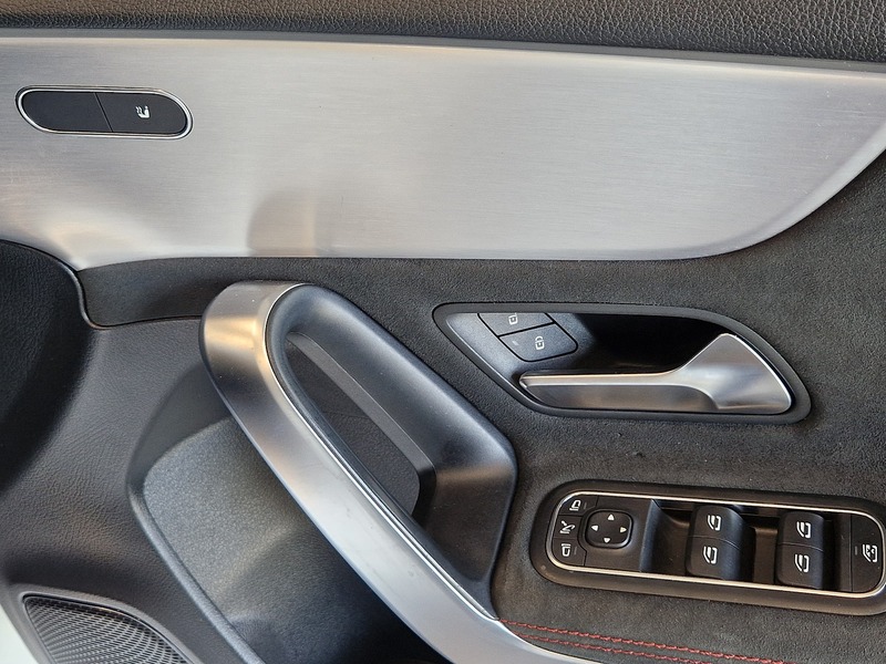 Mercedes-Benz A Class A200 AMG Line - U11585