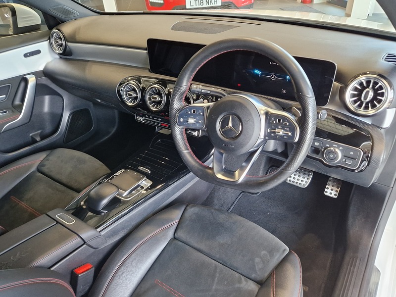 Mercedes-Benz A Class A200 AMG Line - U11585