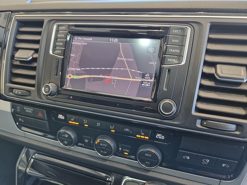 Volkswagen Caravelle BiTDI BlueMotion Tech Executive - U11599