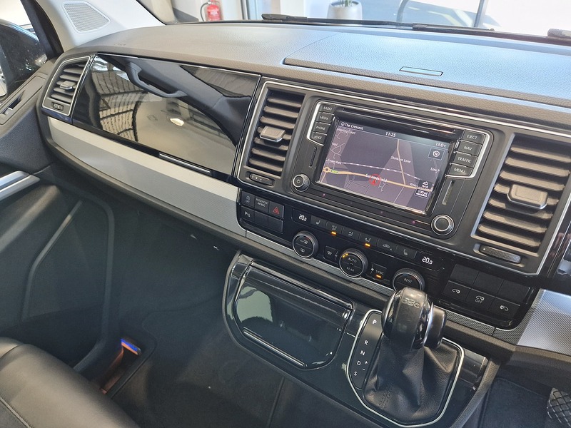 Volkswagen Caravelle BiTDI BlueMotion Tech Executive - U11599