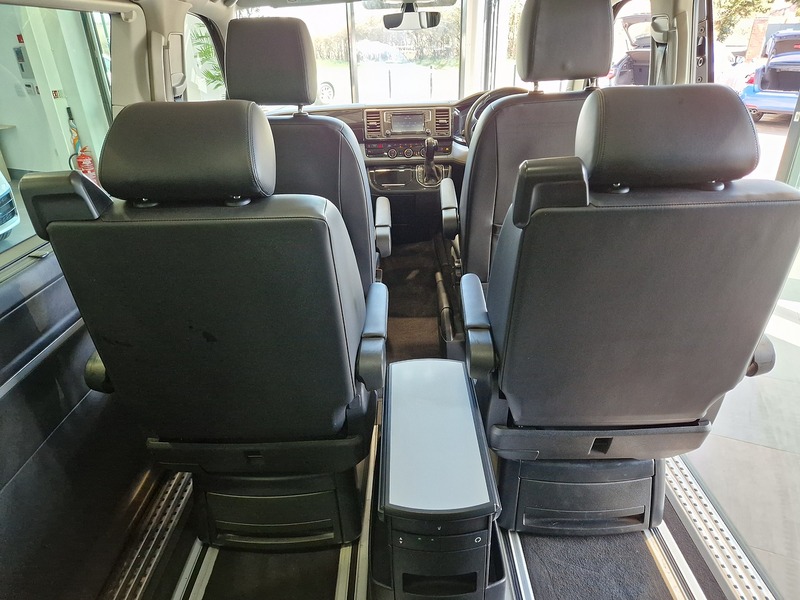 Volkswagen Caravelle BiTDI BlueMotion Tech Executive - U11599