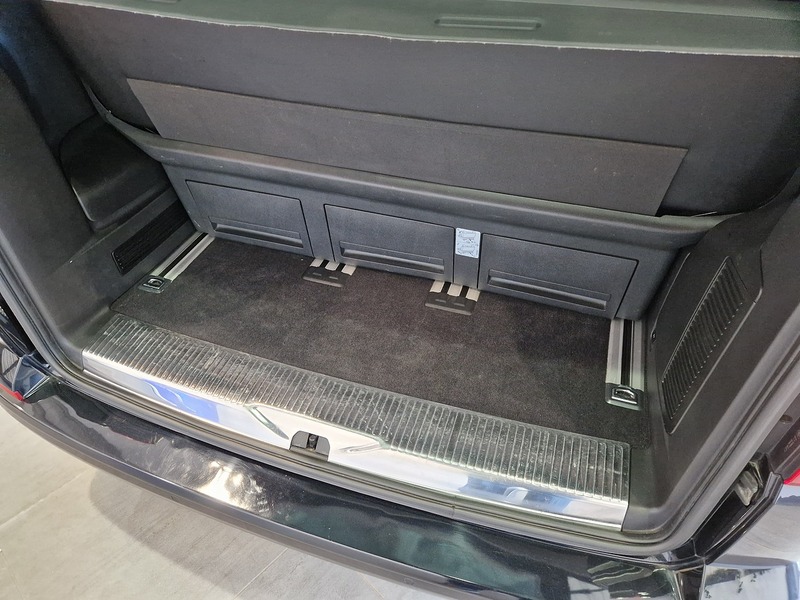 Volkswagen Caravelle BiTDI BlueMotion Tech Executive - U11599