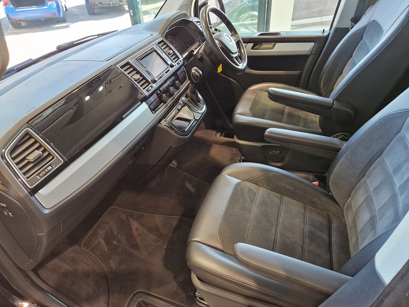 Volkswagen Caravelle BiTDI BlueMotion Tech Executive - U11599