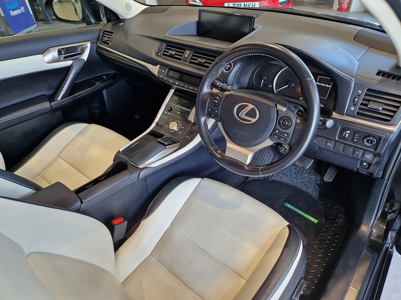 Lexus CT 200h Takumi - U11615