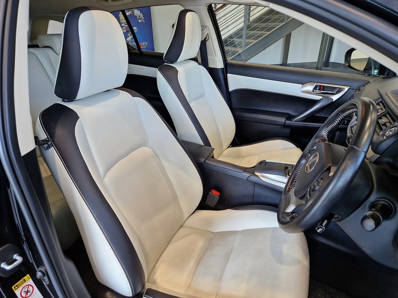 Lexus CT 200h Takumi - U11615