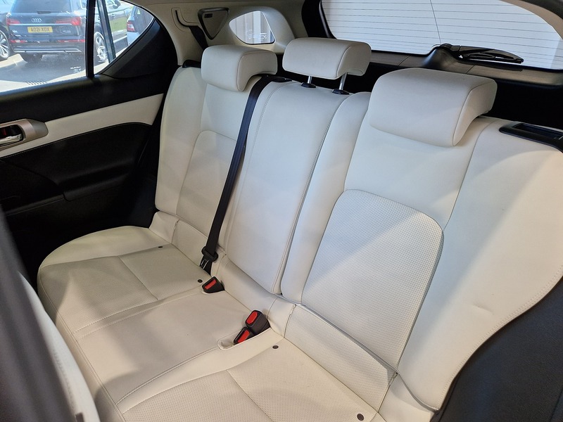 Lexus CT 200h Takumi - U11615