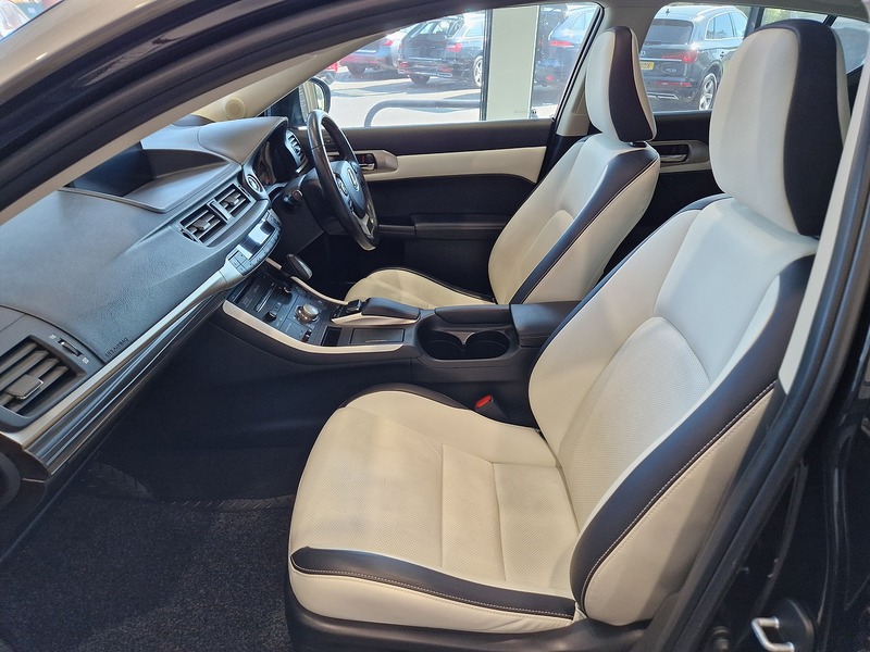 Lexus CT 200h Takumi - U11615