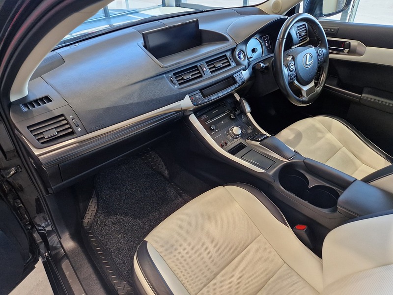 Lexus CT 200h Takumi - U11615