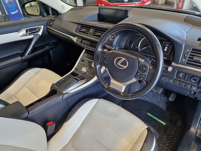 Lexus CT 200h Takumi - U11615