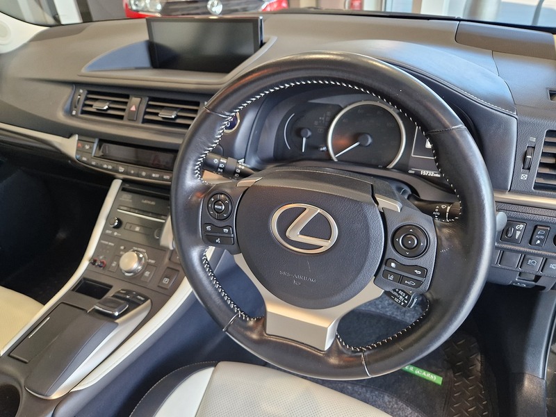 Lexus CT 200h Takumi - U11615