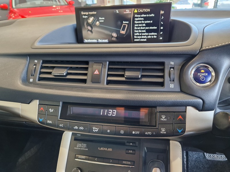 Lexus CT 200h Takumi - U11615