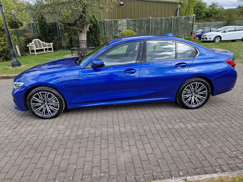 BMW 3 Series 330e M Sport - U11627