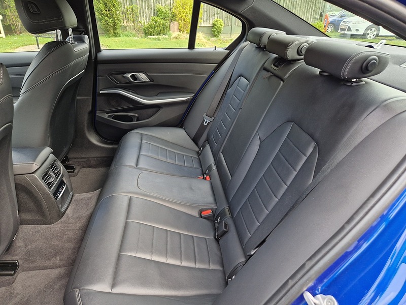 BMW 3 Series 330e M Sport - U11627