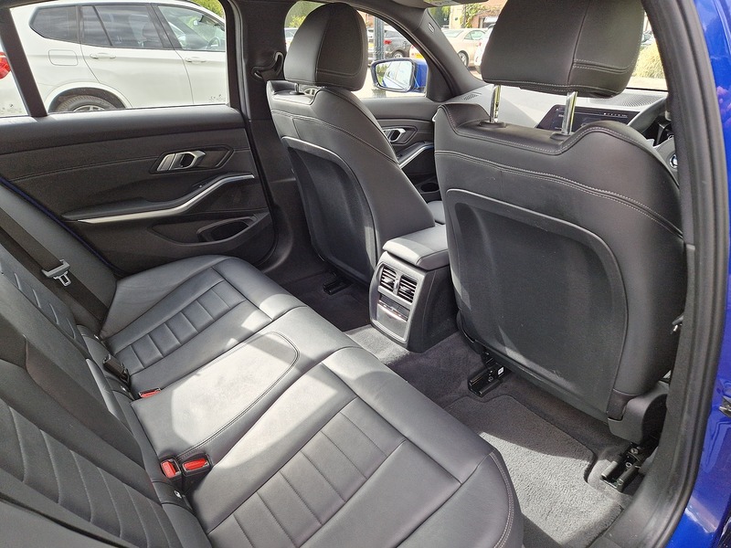 BMW 3 Series 330e M Sport - U11627