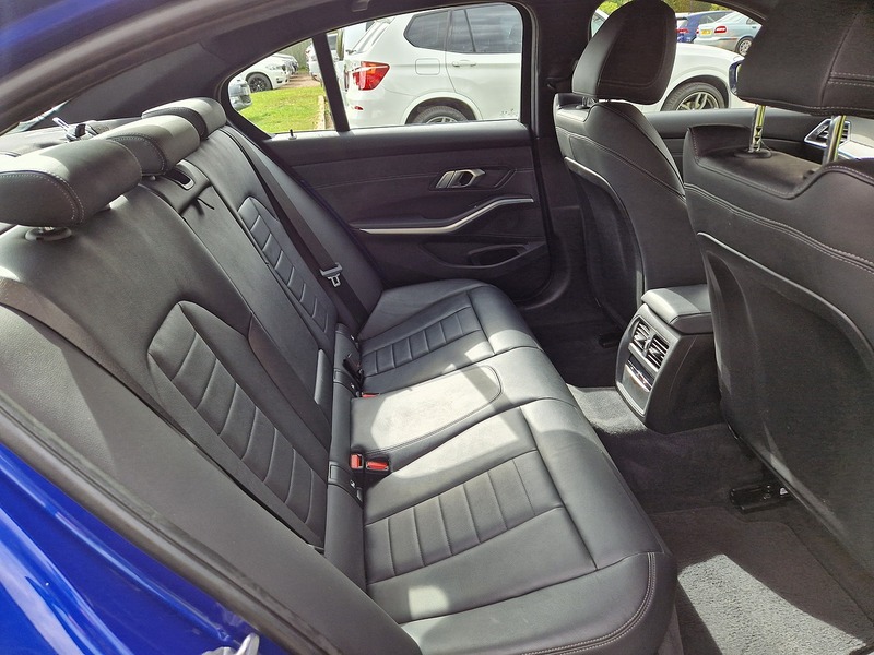 BMW 3 Series 330e M Sport - U11627