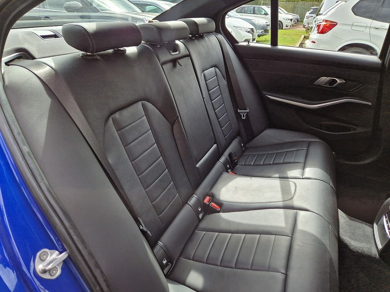BMW 3 Series 330e M Sport - U11627